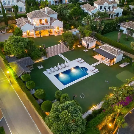 Villa Magnificent With Mediterranean Architecture Estepona